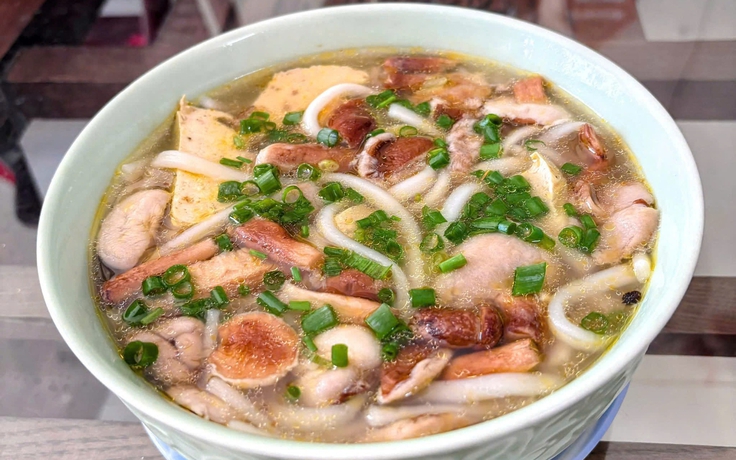 Vì sao người Huế mê vị đắng của bánh canh nấm tràm mùa Vu lan?