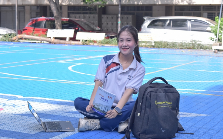 Nữ sinh tốt nghiệp xuất sắc trước 1 năm, vì chỉ mong cha mẹ bớt vất vả