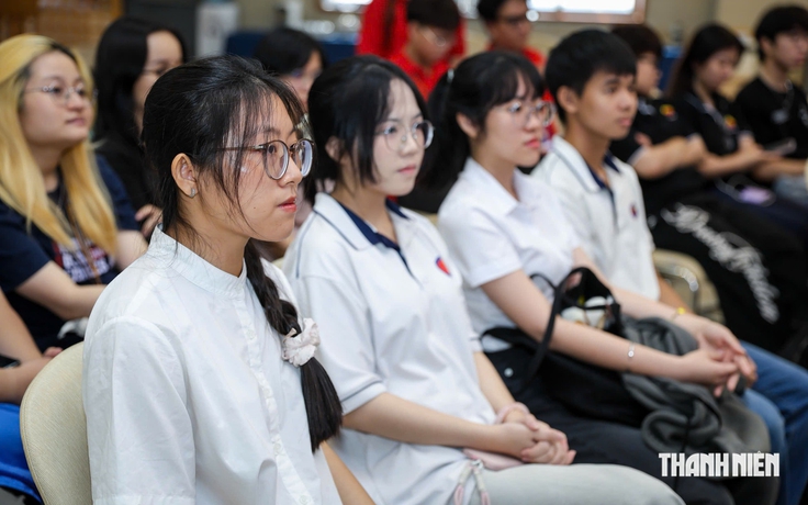 Sinh viên có thể học song ngành báo chí, tâm lý học, ngôn ngữ Anh năm thứ hai