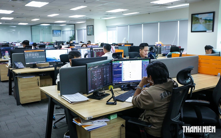 Xử phạt lãnh đạo mua chui cổ phiếu và cá nhân thao túng giá