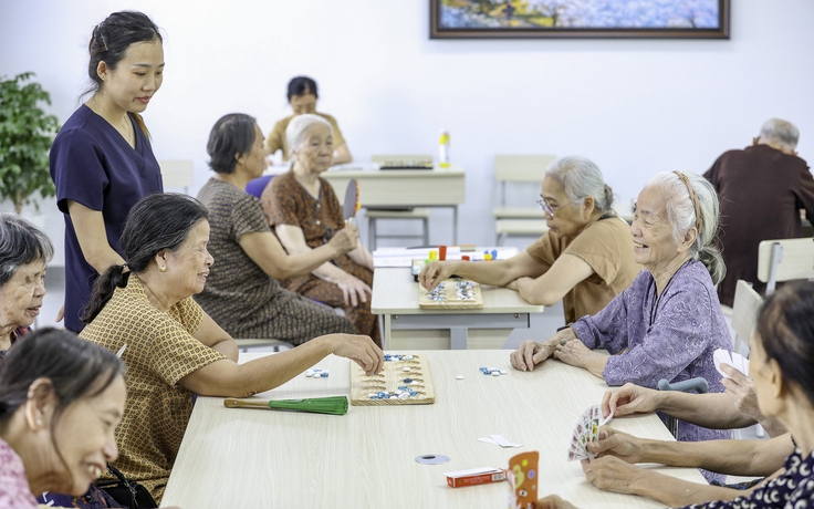 Một ngày ở cơ sở dưỡng lão bán trú đầu tiên tại Hà Nội