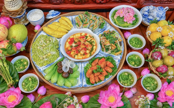 Ngắm những mâm cúng rằm tháng 7 được người Hà Nội tự tay chuẩn bị