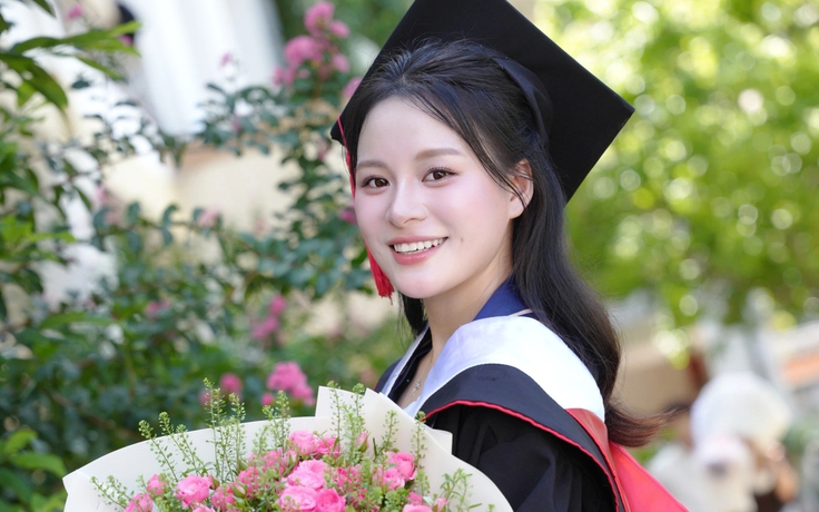 Nữ sinh khiến hội trường lặng đi với lời cảm ơn bố mẹ trong ngày tốt nghiệp