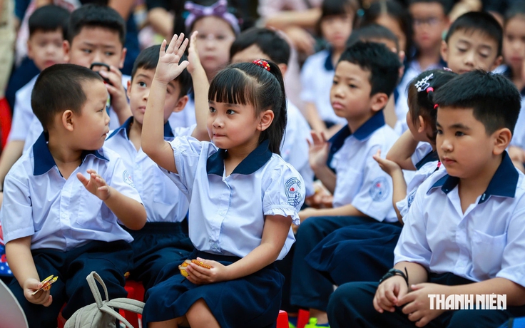 Chủ tịch UBND TP.HCM yêu cầu khắc phục triệt để lạm thu, dạy thêm, chương trình liên kết