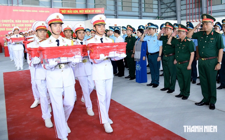 Chuyến bay đặc biệt chở hơn 7.000 mẫu hài cốt liệt sĩ ra Hà Nội giám định ADN