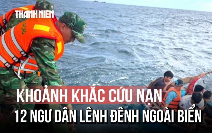 Cứu 12 ngư dân trên tàu cá bị chìm ngoài khơi Gia Lai