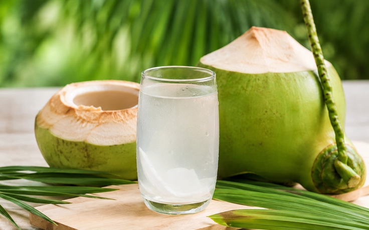 Nước dừa: Nhiều lợi ích nhưng ai cần lưu ý khi uống?