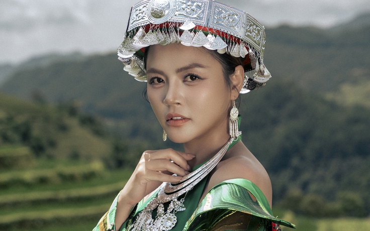Diễn viên Thu Quỳnh catwalk trên ruộng bậc thang