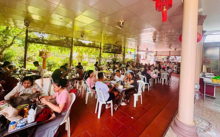 Quán chay trong hẻm nhỏ ở Quảng Trị: Bún mắm nêm, mì Quảng chỉ 20.000 đồng