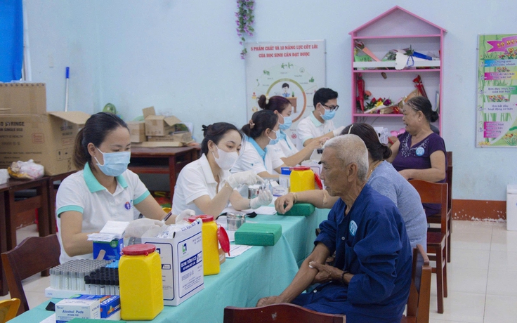 Hơn 2.500 người dân của một xã ở Cần Thơ được khám, sàng lọc bệnh miễn phí