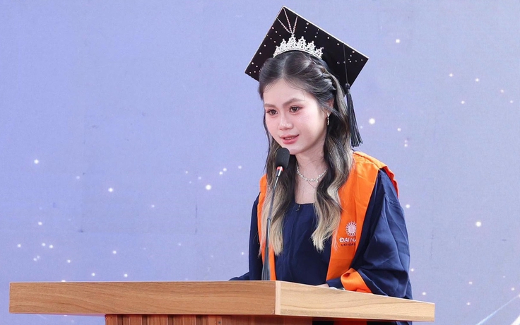 Nữ thủ khoa nói gì khiến cả hội trường nghẹn ngào rơi nước mắt?