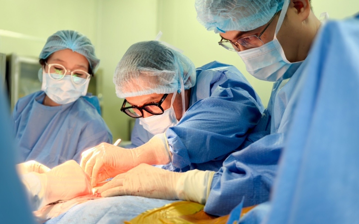 Uống nhầm chất tẩy bồn cầu, người đàn ông mất toàn bộ dạ dày