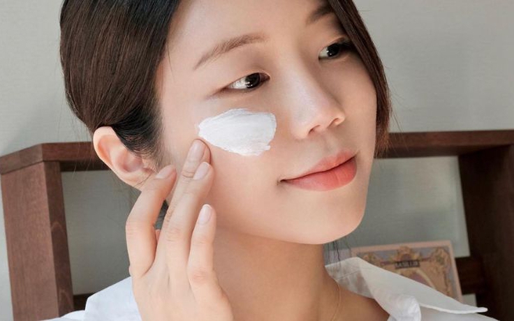 Mẹo bôi lại kem chống nắng cực nhanh không gây vón cục hay hỏng lớp makeup