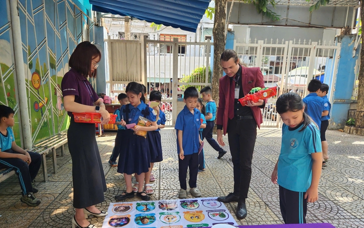 Tiếng Anh dạy bắt buộc từ lớp 1: Đừng để học sinh 'sợ' từ lớp 1