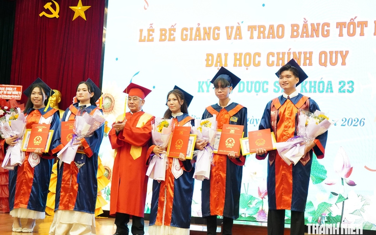 Thêm 334 tân kỹ sư, dược sĩ nhận bằng tốt nghiệp tại một trường ĐH ở miền Tây