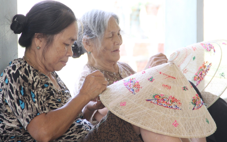 Nón ngựa Phú Gia gần 300 năm tuổi, vì sao có chiếc giá 10 triệu đồng?