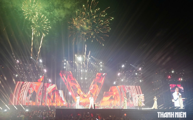Concert 'Tổ quốc trong tim' vướng tranh luận, ban tổ chức lên tiếng