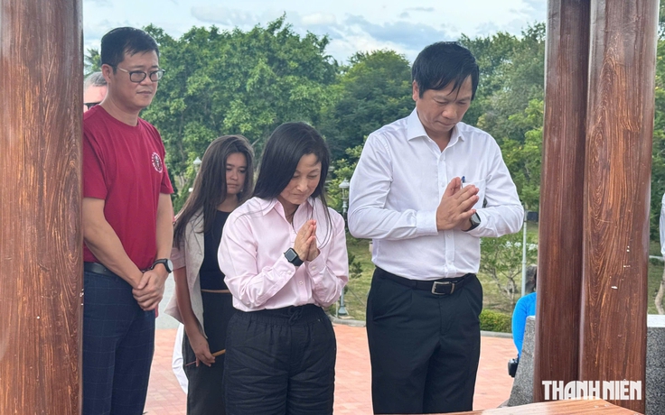 Đại sứ Mỹ tại Việt Nam dâng hương tại di tích Thành cổ Quảng Trị