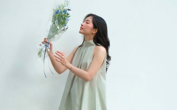Áo cổ cao 'nịnh dáng', cho bản phối ngày chuyển mùa thêm tinh tế, cao sang