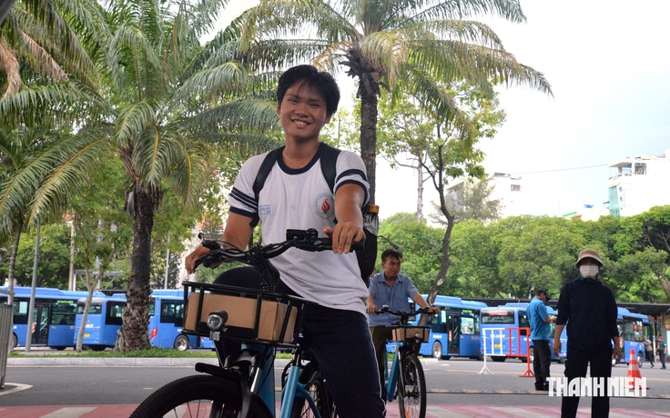 Đi xe buýt miễn phí ở TP.HCM trúng thưởng xe đạp: Nam sinh tưởng bị lừa