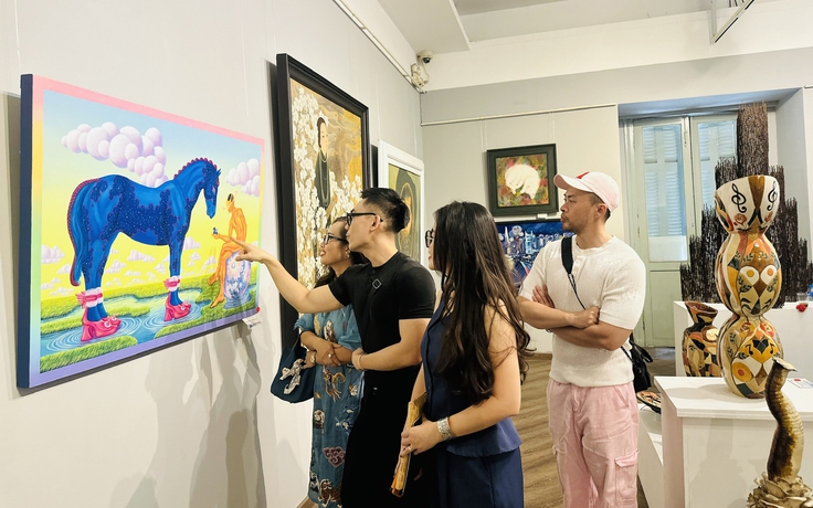 TP.HCM trưng bày cùng lúc 403 tranh, tượng, gốm của 335 tác giả