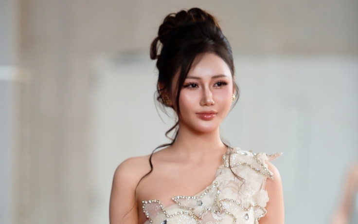 Trang phục dạ tiệc lộng lẫy giúp nàng hóa 'nữ hoàng đêm tiệc'