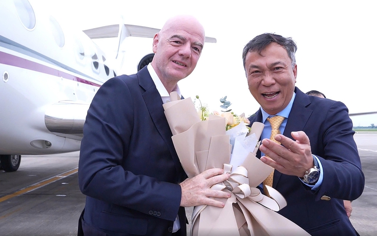 Chủ tịch VFF Trần Quốc Tuấn chào đón nồng nhiệt Chủ tịch FIFA Gianni Infantino lần thứ hai đến Việt Nam