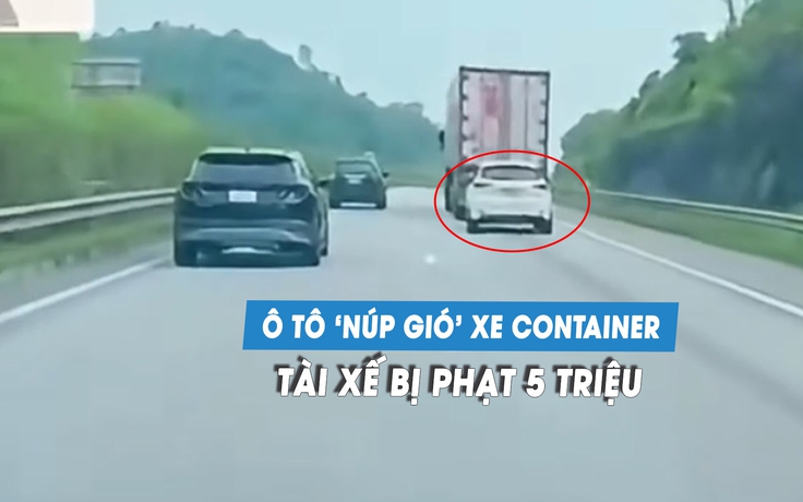 Tài xế bị CSGT phạt 5 triệu vì lái ô tô ‘núp gió’ sau xe container