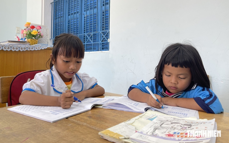 Phụ huynh ở Gia Lai ‘đỏ mắt’ tìm sách giáo khoa
