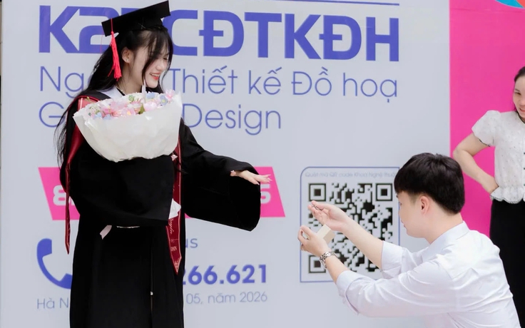 Lệ Quyên bất ngờ được bạn trai cầu hôn trong ngày nhận bằng tốt nghiệp