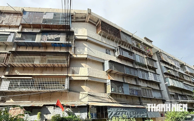 Vì sao mua bán giấy tay tràn lan tại khu nhà đổi ca ngành dầu khí ở TP.HCM?