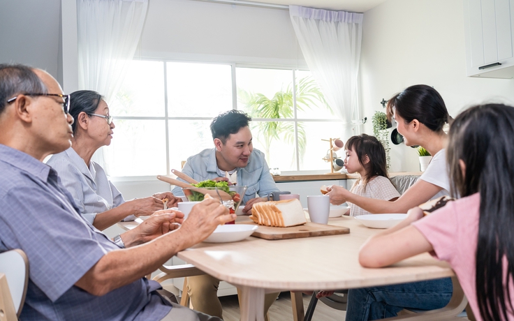 Thế hệ ‘sandwich’: Khi sự tự chủ tài chính trở thành món quà dành cho gia đình