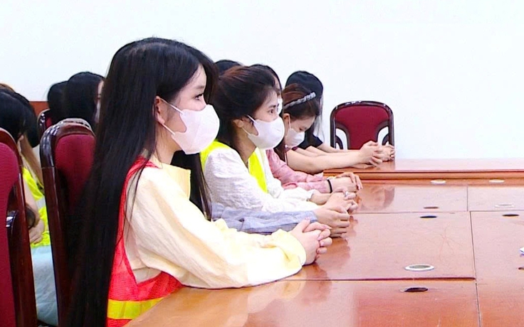 Bắt 'nữ quái' cầm đầu đường dây bán hàng trăm lít ma túy Etomidate