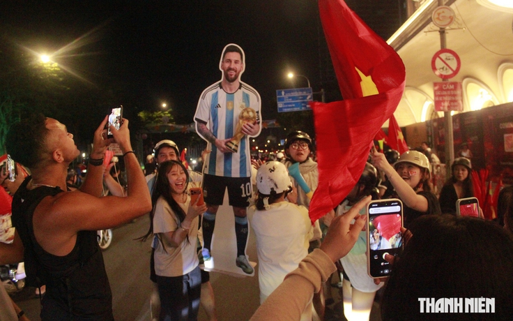 Đêm không ngủ sau chiến thắng ASEAN Cup: ‘Messi’ cũng ra đường ‘đi bão’