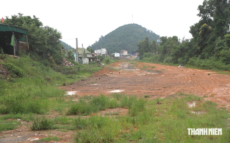 4 năm làm không xong gần 1 km đường