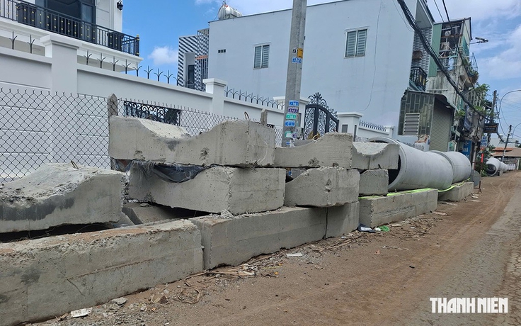 Công trình ngổn ngang, đi lại khó khăn