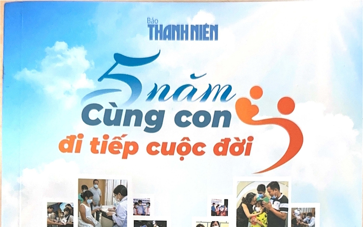 Sách ‘5 năm Cùng con đi tiếp cuộc đời’: Một hành trình tử tế bền bỉ
