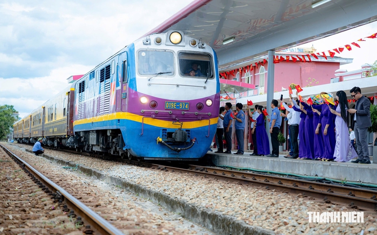 Có gì đặc biệt trên đoàn tàu du lịch Phong Nha - cố đô Huế?