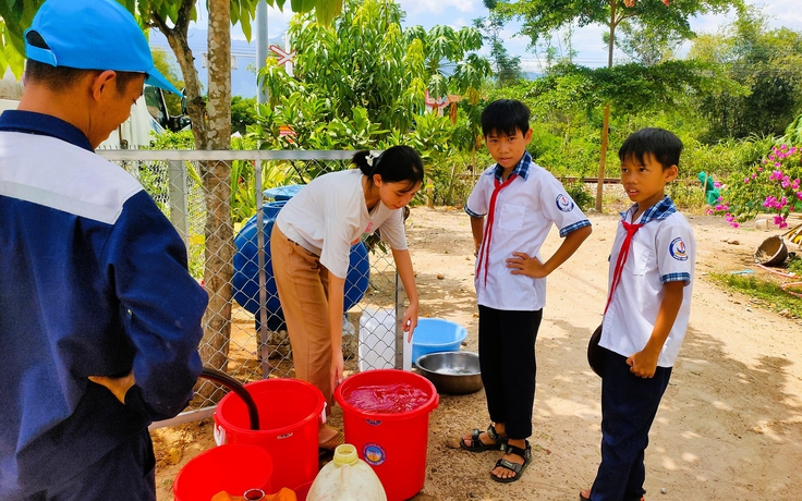 Hàng ngàn hộ dân Chân Mây - Lăng Cô trong cơn 'đại khát', chờ được tiếp nước