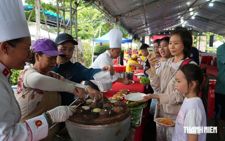 Ngày đầu nghỉ lễ 2.9: 500 suất ăn miễn phí ở lễ hội ẩm thực chay TP.HCM