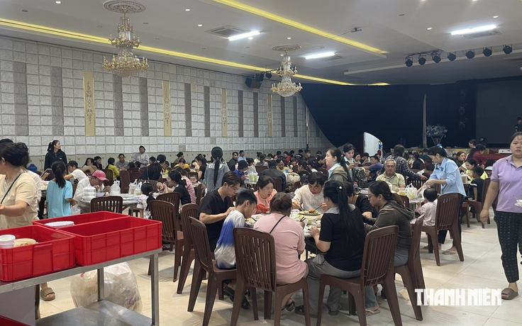 Chuyện ở Phú Quốc: Nhà hàng tiệc cưới dành nguyên sảnh phục vụ cơm chay 0 đồng