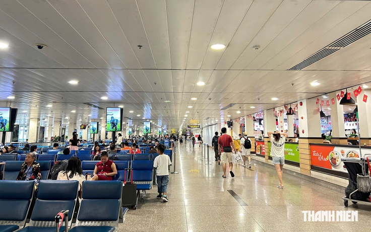 Sân bay Tân Sơn Nhất thông thoáng bất ngờ ngày cao điểm nghỉ lễ 2.9