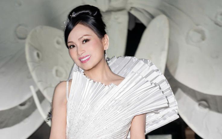 Ca sĩ Hà Phương rạng rỡ tại sự kiện, tiết lộ về 2 con gái