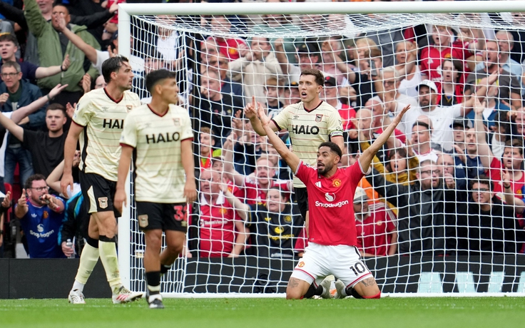 M.U thắng ngược Ipswich Town gây tranh cãi, HLV Xabi quyết định lạ giúp Chelsea giành trọn 3 điểm