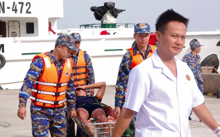 Trường Sa tiếp nhận, chăm sóc 32 ngư dân Đà Nẵng gặp nạn trên biển