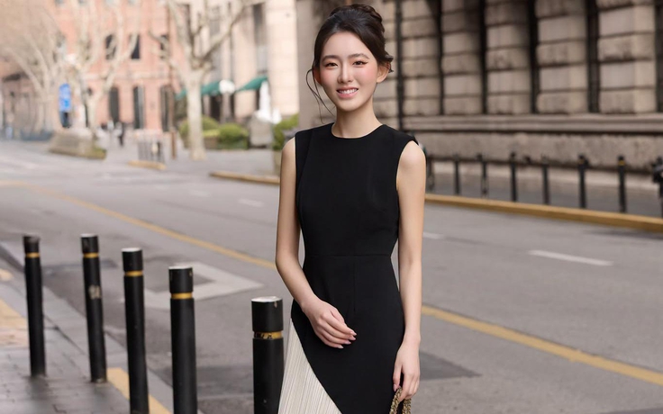 Hóa quý cô cổ điển cùng sắc trắng đen sang trọng