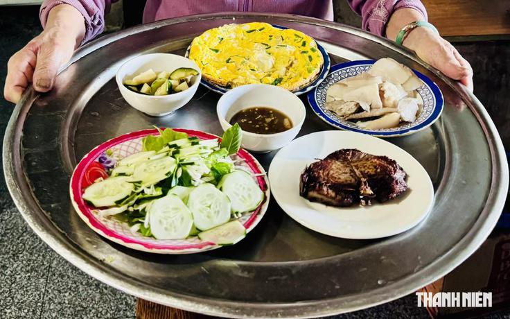 Mâm cơm 35.000 đồng 'gây sốt' ở Quảng Ngãi: Phóng viên đến tận nơi trải nghiệm