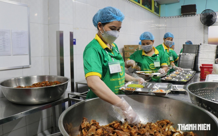 Suất ăn công nghiệp 20.000 - 22.000 đồng, doanh nghiệp nói khó cân đối dinh dưỡng