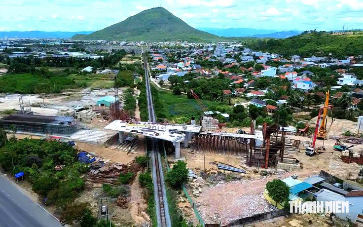 Vì sao dự án cầu vượt hơn 750 tỉ đồng dừng thi công 4 năm?