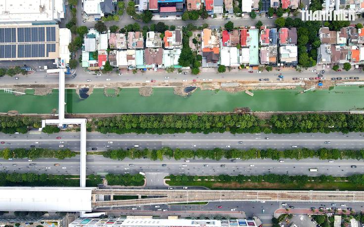 TP.HCM: Cận cảnh rạch Đá Đỏ dần 'lột xác' bên tuyến metro số 1